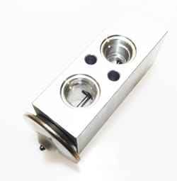 81874718 расширительный клапан