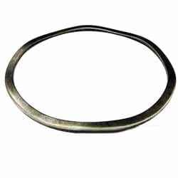 81833907 пружина