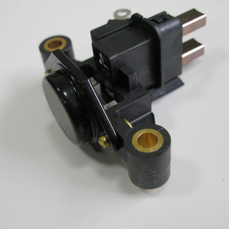 Регулятор напряжения 24V-80A